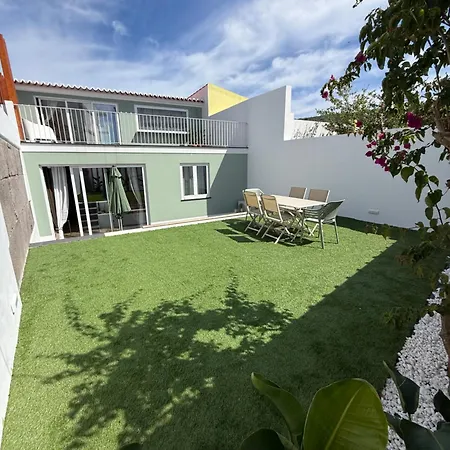 Casa Verde, T2 Com Jardim, Na Da Vitoria * Praia da Vitória