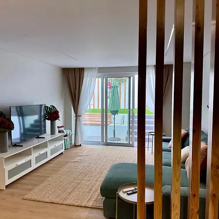 Casa Verde, T2 Com Jardim, Na Da Vitoria