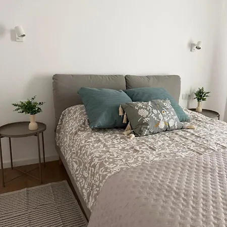 Casa Verde, T2 Com Jardim, Na Da Vitoria * Praia da Vitória
