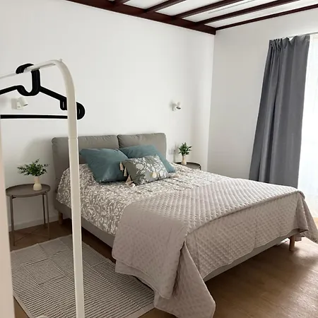 Casa Verde, T2 Com Jardim, Na Da Vitoria Lägenhet