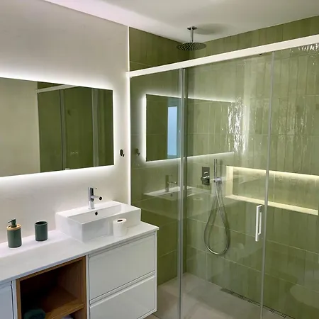 Casa Verde, T2 Com Jardim, Na Da Vitoria * Praia da Vitória